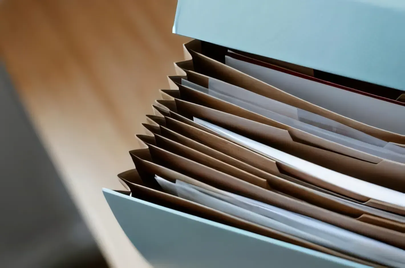 Archivador de fuelle con documentos